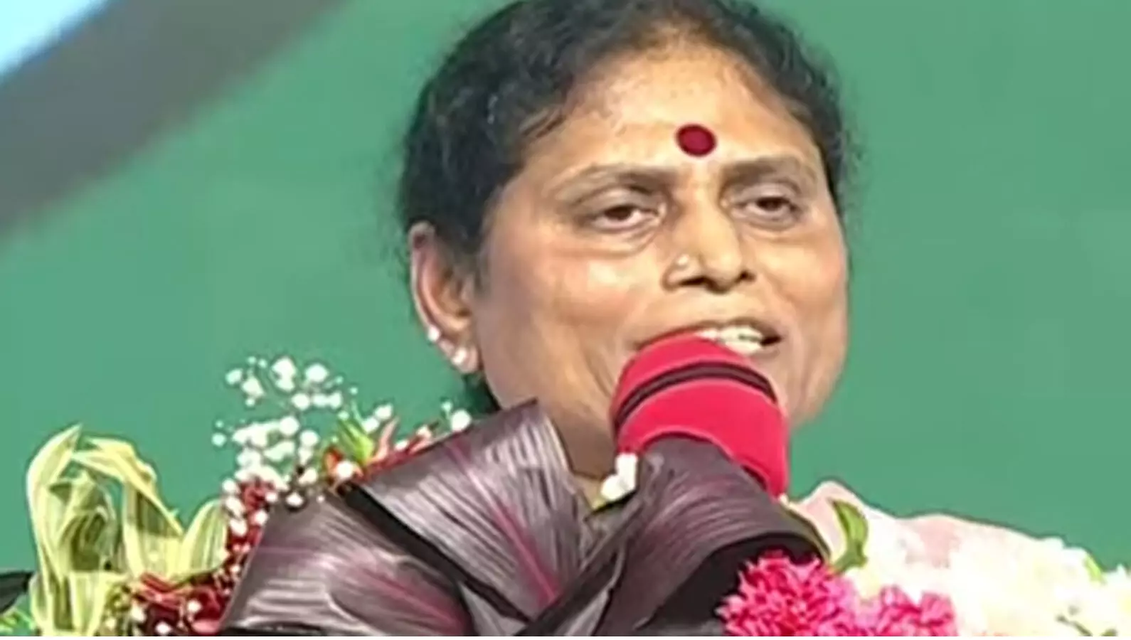 బ్రేకింగ్ :  పదవికి విజయమ్మ రాజీనామా