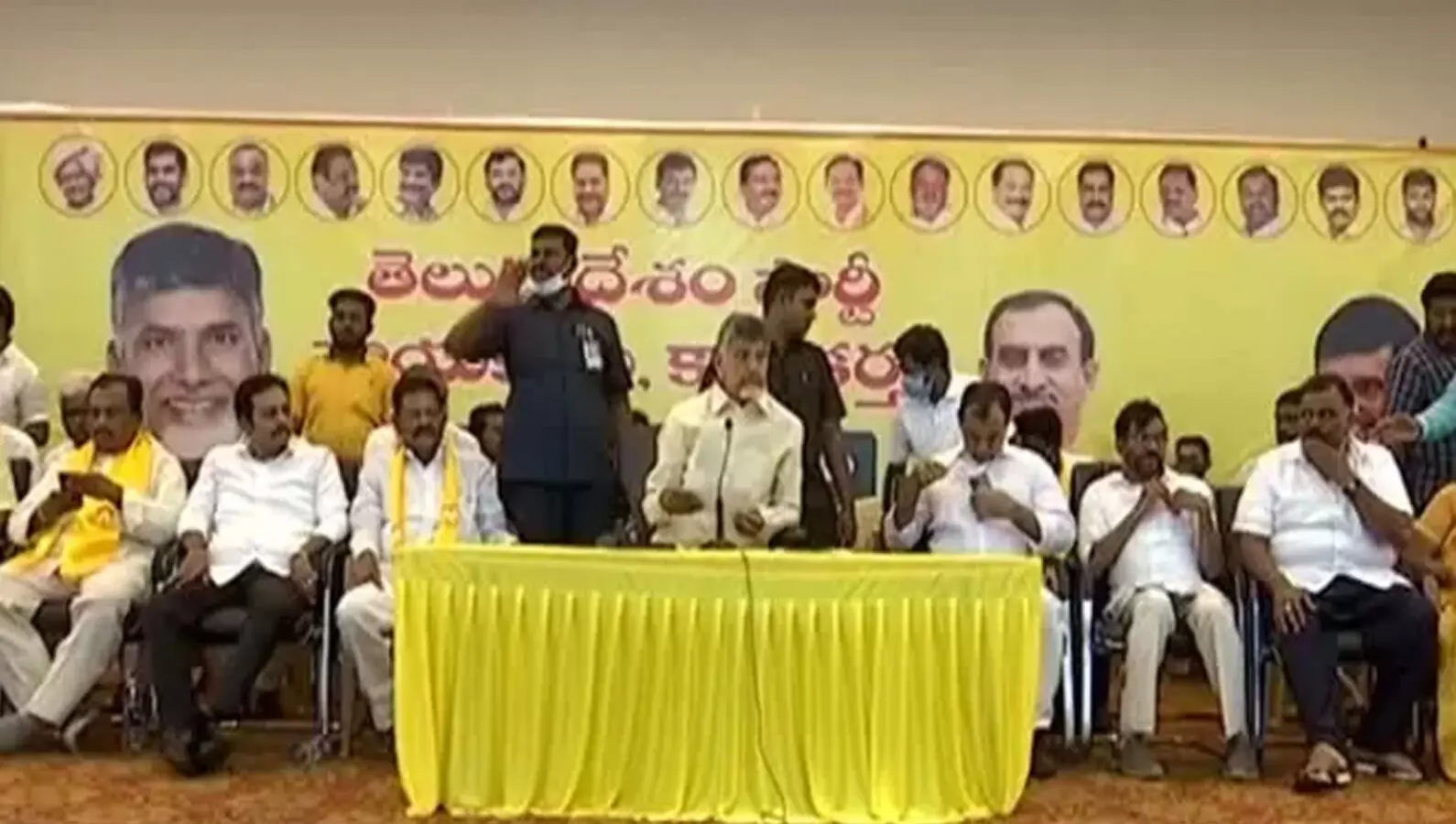 ఇద్దరు అభ్యర్థులను ప్రకటించిన చంద్రబాబు