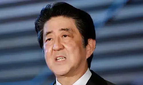 జపాన్ మాజీ ప్రధానిపై కాల్పులు
