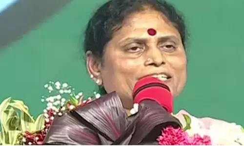 బ్రేకింగ్ :  పదవికి విజయమ్మ రాజీనామా