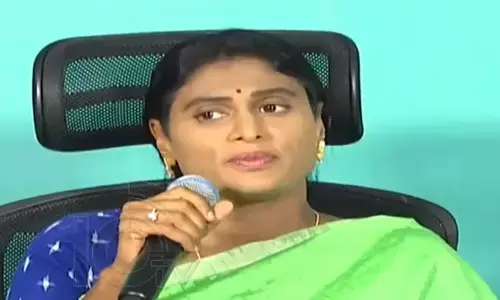 వైఎస్ ను కాంగ్రెస్ విస్మరించింది