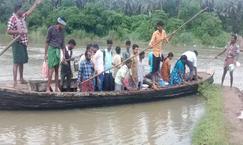 ఇక పడవలోనే ప్రయాణం