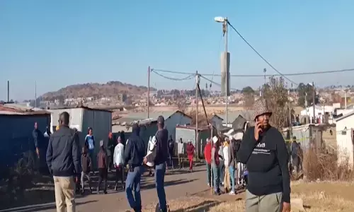 ఆగంతకుల ఫైరింగ్.. 14 మంది మృతి