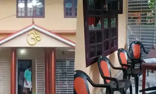 bomb,  rss office, kerala