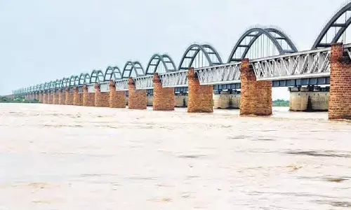 godavari,  flood water, first danger alert, dhavaleswaram