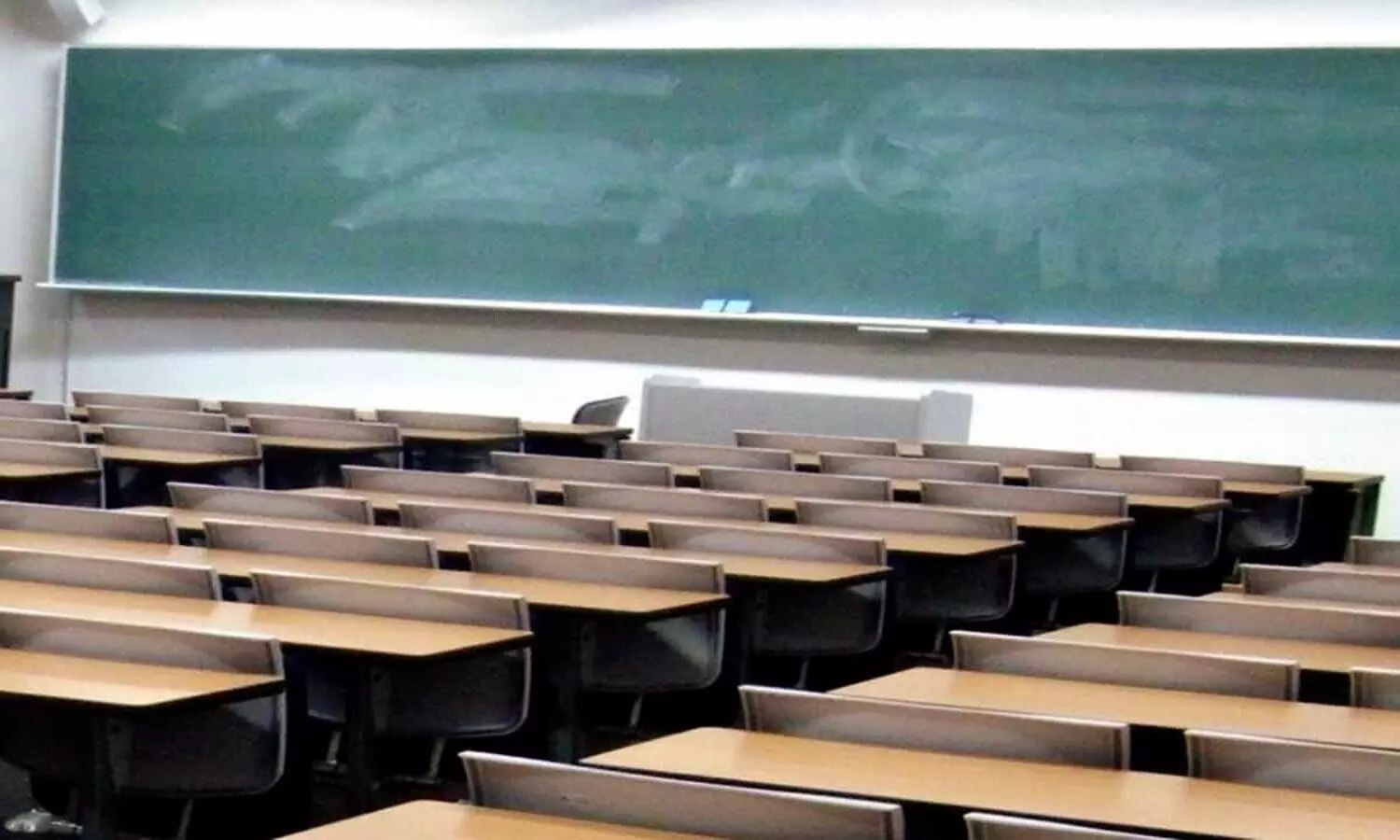 సోమవారం వరకూ తెలంగాణలో విద్యా సంస్థలకు సెలవులు సోమవారం వరకూ తెలంగాణలో విద్యా సంస్థలకు సెలవులు