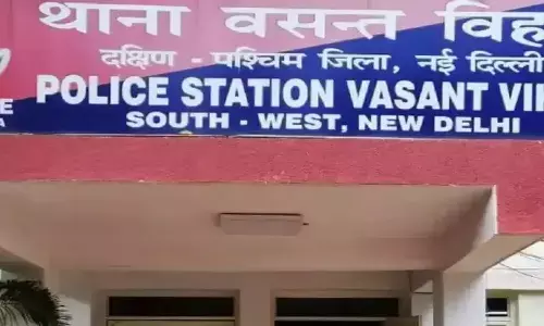 ఘోరం.. బాలికకు మద్యం తాగించి కారులో గ్యాంగ్ రేప్