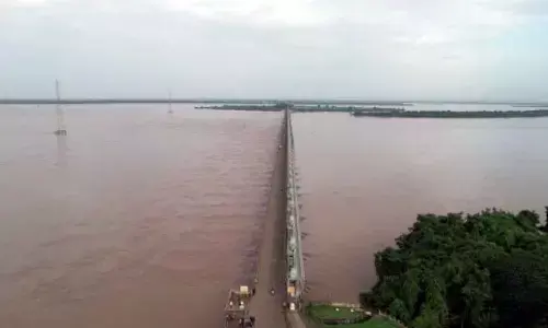 గోదావరి ఉగ్ర రూపం.. అల్లాడుతున్న కోనసీమ