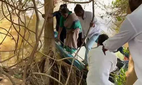 ఎమ్మెల్యే సీతక్కకు తప్పిన ప్రమాదం