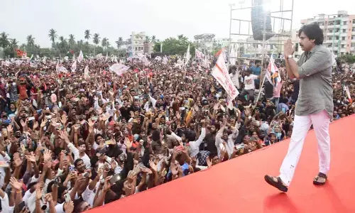 పవన్ వాయిస్ ఇలా మారిందేమిటో?