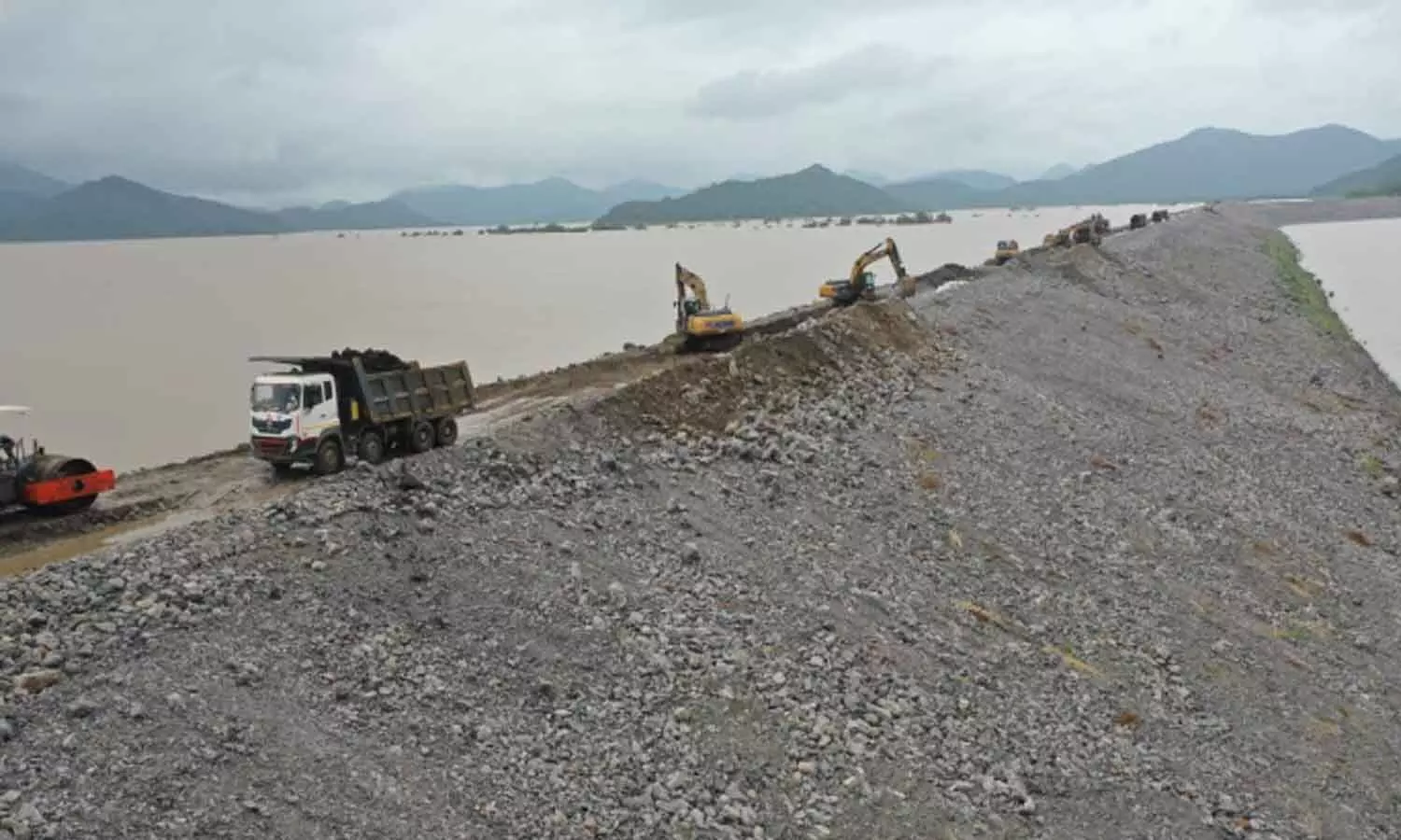 48 గంటల్లోనే కాఫర్ డ్యాం ఎత్తు పెంపు