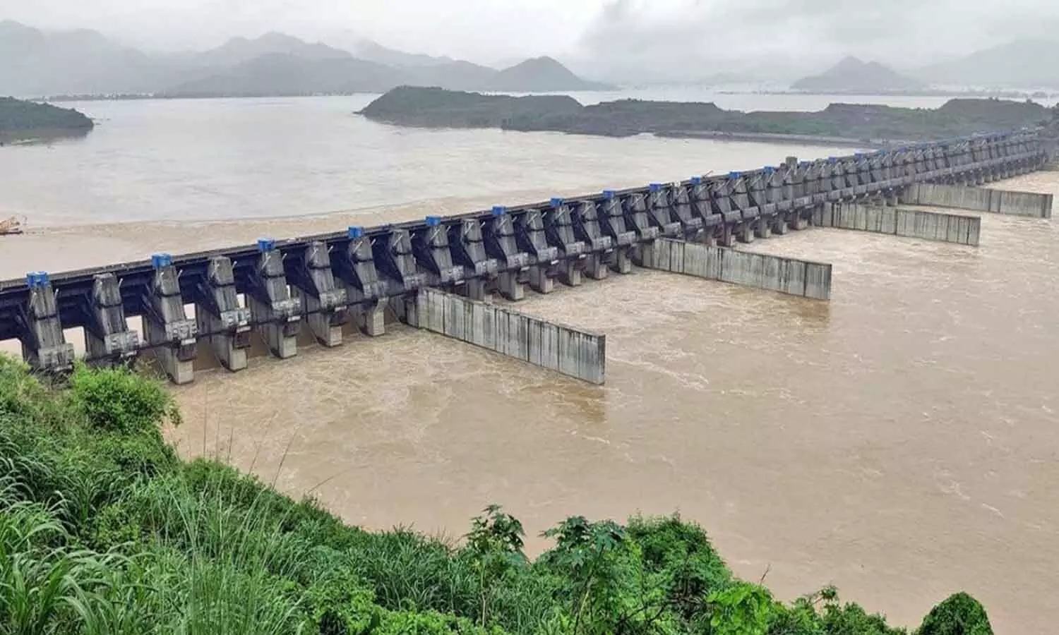 మళ్లీ మొదలయిన పోలవరం వార్