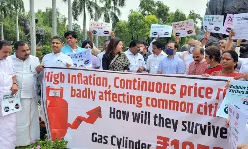 ఇవేం ధరలు.. దిగిపోండి