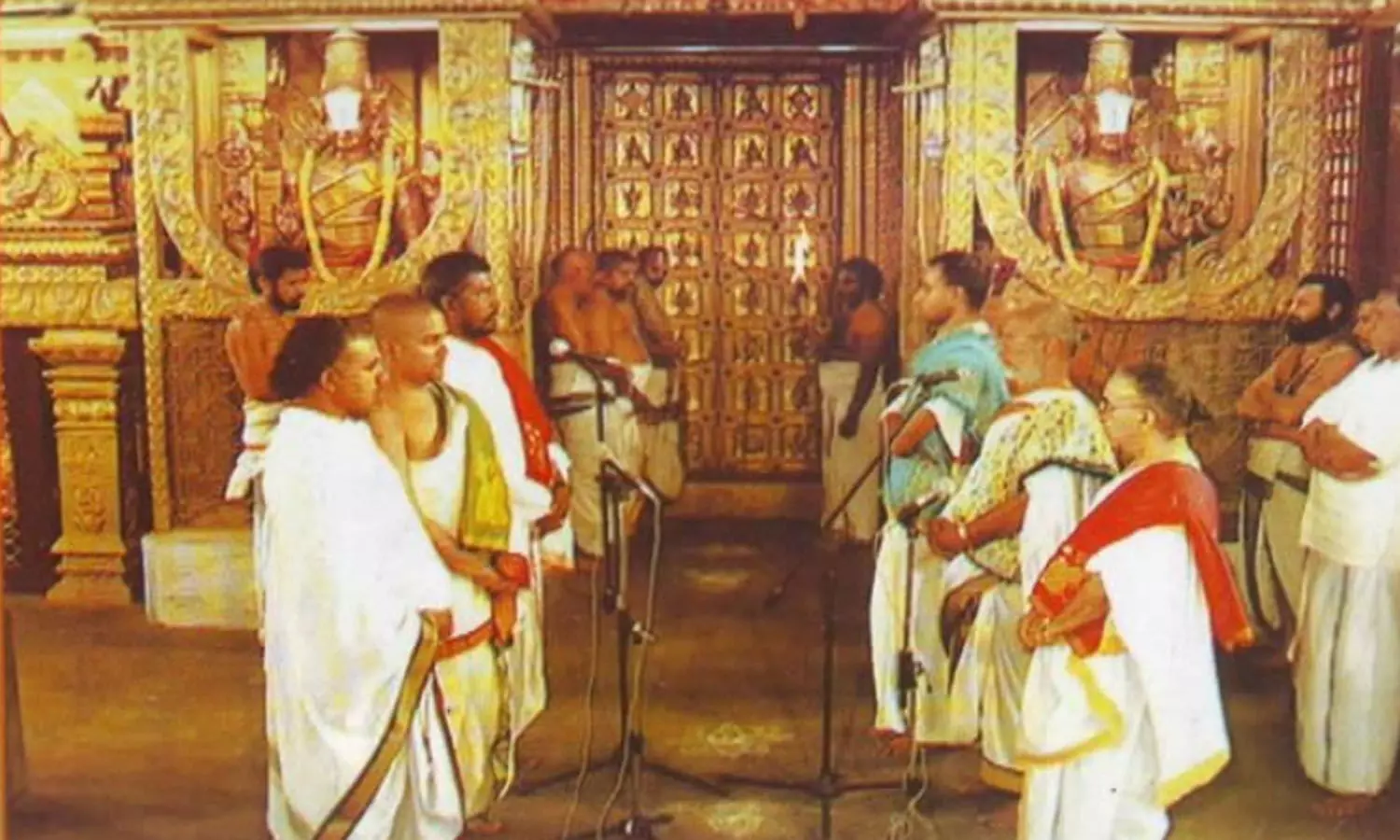 ఆన్ లైన్ లో సేవల టిక్కెట్లు