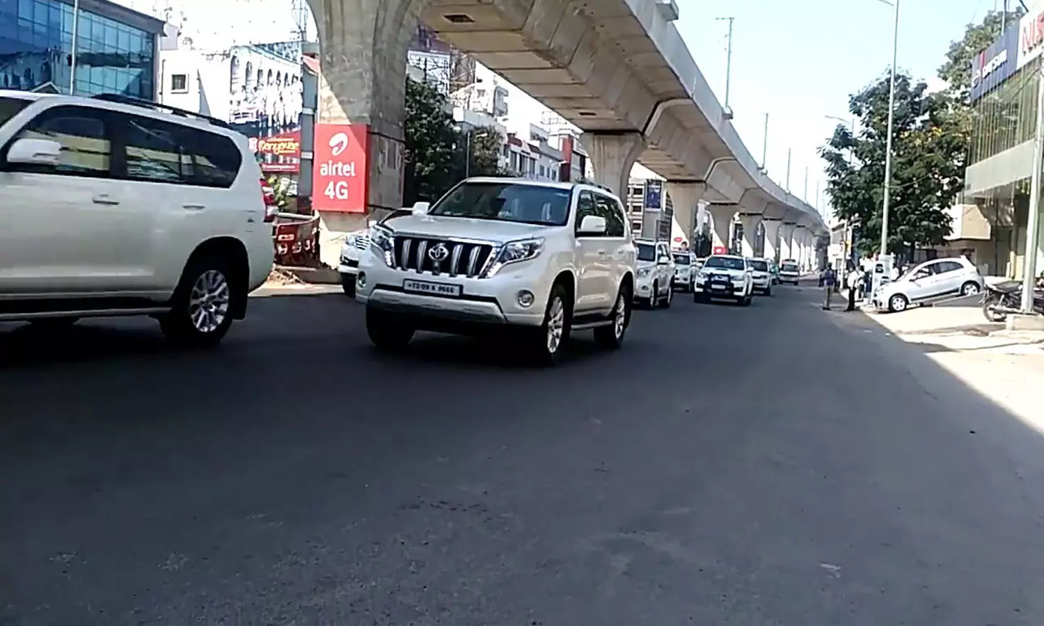 ఢిల్లీకి కొత్త కార్లు... కేసీఆర్ ఆలోచన అదేనా?