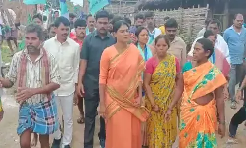 పది వేలు ఏవి కేసీఆర్