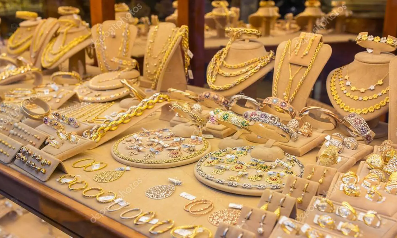 గుడ్ న్యూస్... తగ్గిన బంగారం గుడ్ న్యూస్... తగ్గిన బంగారం