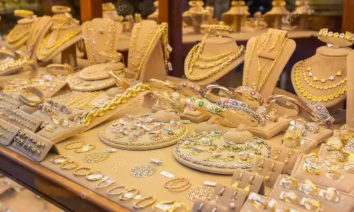 గుడ్ న్యూస్... తగ్గిన బంగారం