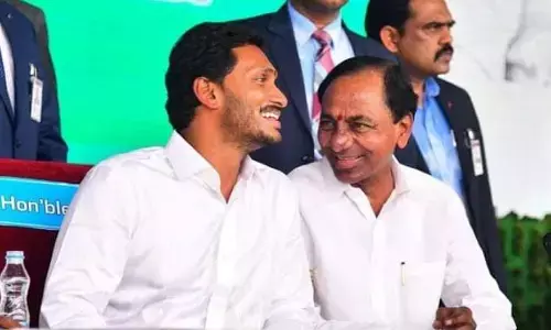 ఇద్దరికీ షాకిచ్చిన కేంద్ర సర్కార్