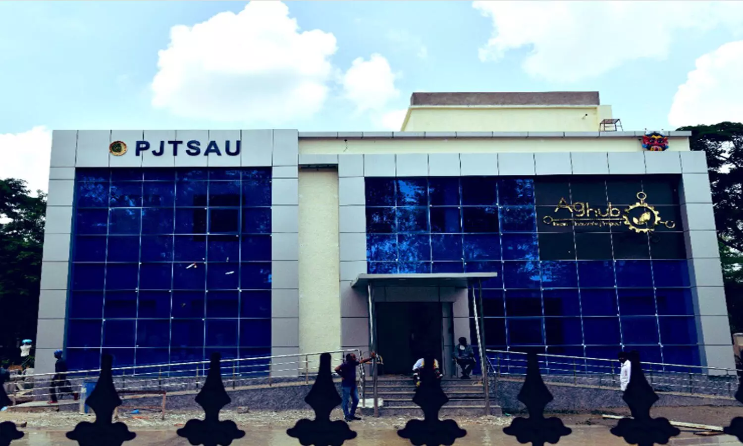 వర్సిటీలో ర్యాగింగ్.. ఏడుగురు ఏడాది సస్పెన్షన్