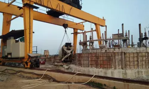 విషాదం.. ఐదుగురు కూలీల మృతి