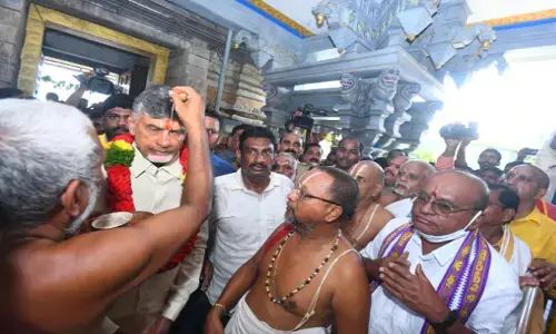 మెడలు వంచుతానని .. దించాడు