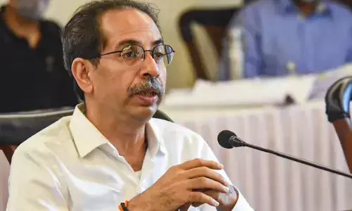 బ్రేకింగ్ :  ఉద్ధవ్ కు షాక్.. కుటుంబం నుంచే?