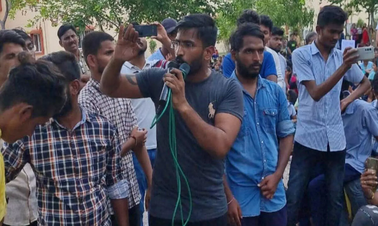 బాసర ట్రిపుల్ ఐటీలో ఆందోళన