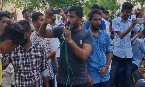 బాసర ట్రిపుల్ ఐటీలో ఆందోళన