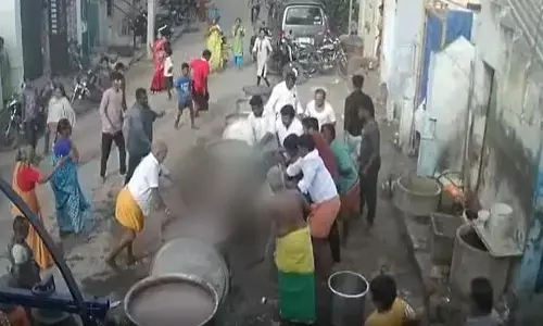 బాగా తాగేసి వచ్చి సాంబార్ లో పడిపోయాడు