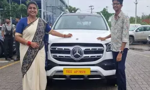 జబర్దస్త్ కార్యక్రమానికి ఎంత పారితోషికం తీసుకున్నదీ బ్యాంకు ఖాతాలే చెప్తాయి: రోజా