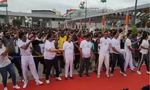 డీజే టిల్లు పాటకు మంత్రుల స్టెప్పులు