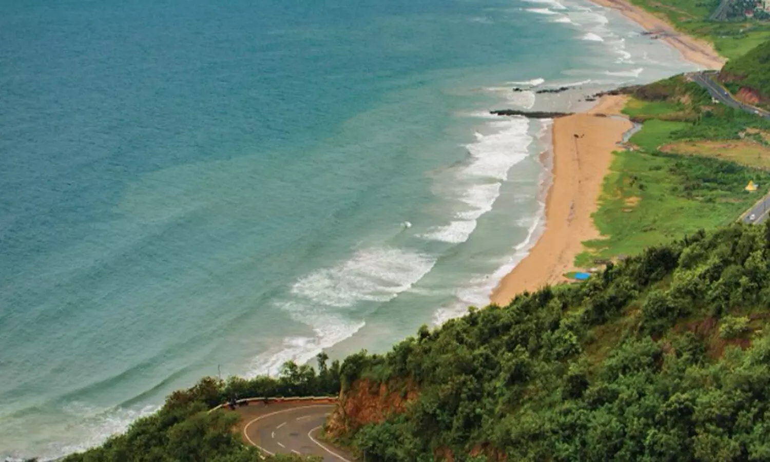 రుషికొండ వద్ద రెండు మృతదేహాలు