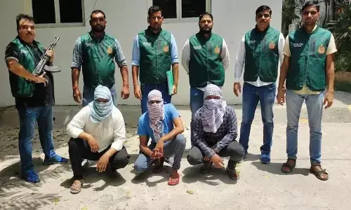 గోల్డ్ ట్రేడర్ దగ్గర నుండి రెండు బంగారు ఇటుకలను కొట్టేశారు.. ఆ తర్వాత..!