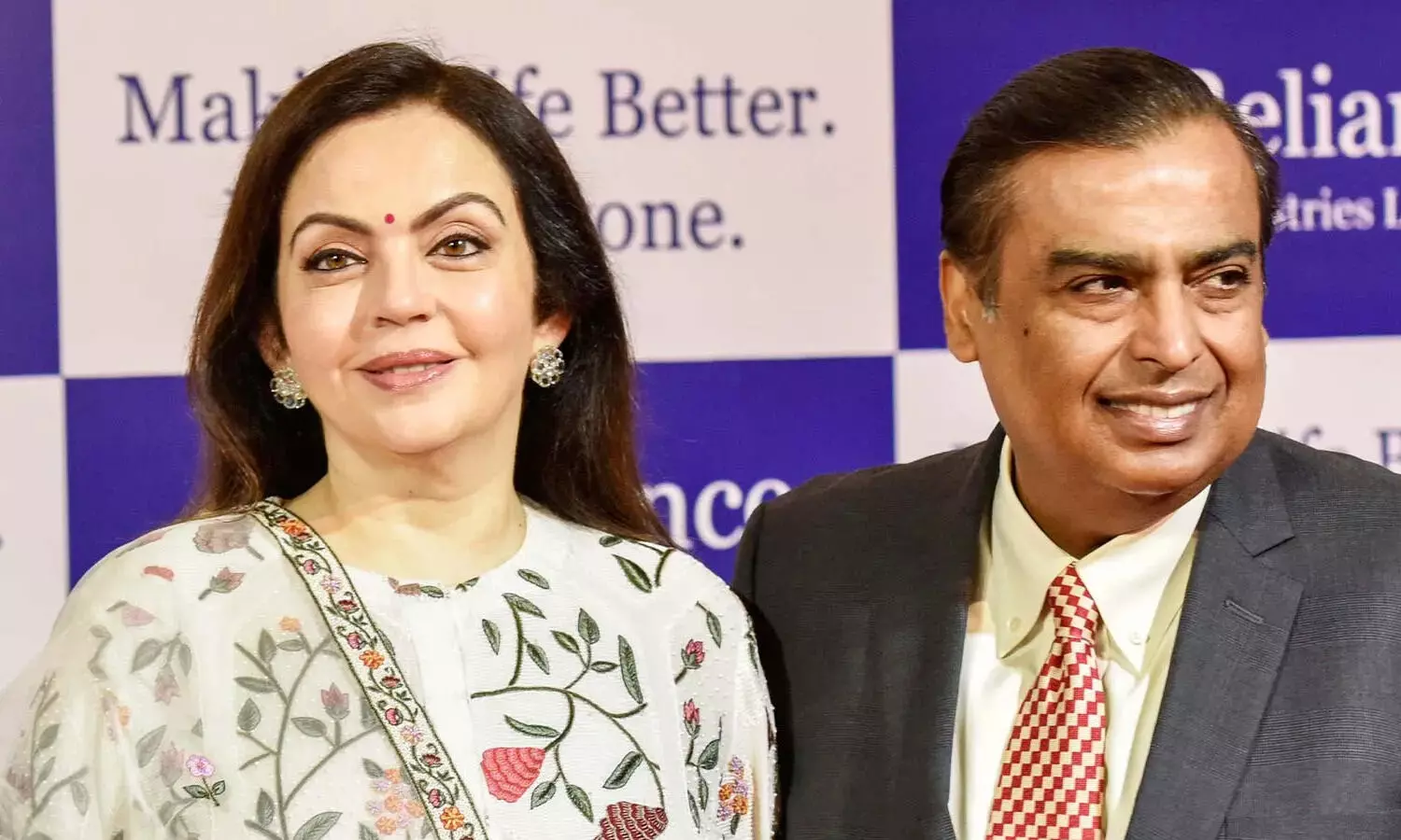 అంబానీ ఫ్యామిలీకి బెదిరింపు కాల్స్.. ఒకరు అరెస్ట్