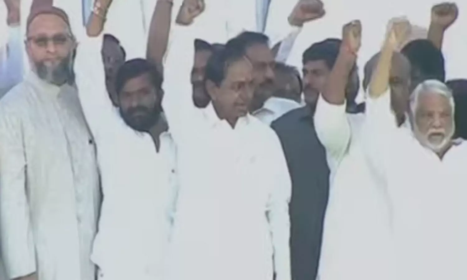 ఒవైసీ మాత్రం జై కొట్టలేదే