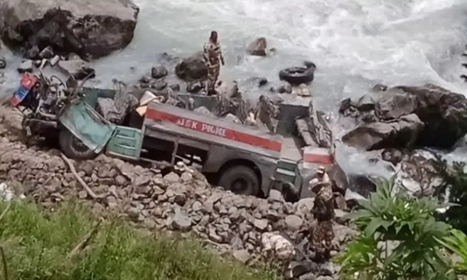 ఘోర ప్రమాదం... ఆరుగురు జవాన్ల మృతి