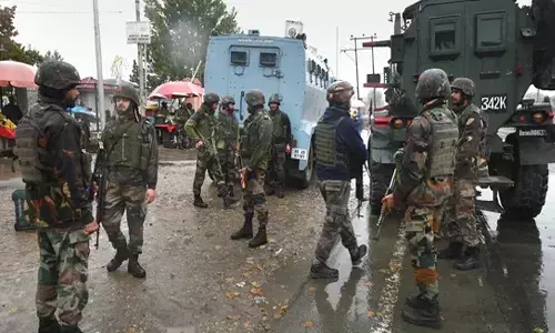 దారుణం.. కాశ్మీరీ పండిట్ ను కాల్చిచంపిన ఉగ్రవాదులు