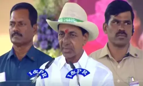 తలకు రుమాలు కట్టి వేషాలు.. మోదీపై కేసీఆర్ ఫైర్