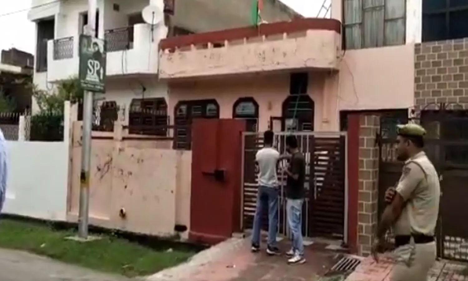 ఆరు మృతదేహాలు.. ఒకే ఇంట్లో.. ఎందుకంటే?