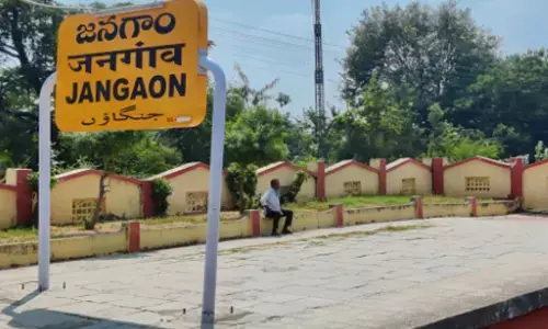 ఇటు ఫ్లెక్సీల వార్.. అటు పైలాన్ ఆవిష్కరణ