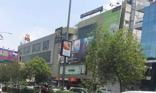 సినీ మ్యాక్స్ లో ప్రమాదం.. 15 మందికి గాయాలు