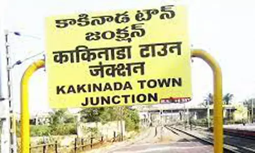 కాకినాడలో ఘోర ప్రమాదం.. ముగ్గురి మృతి