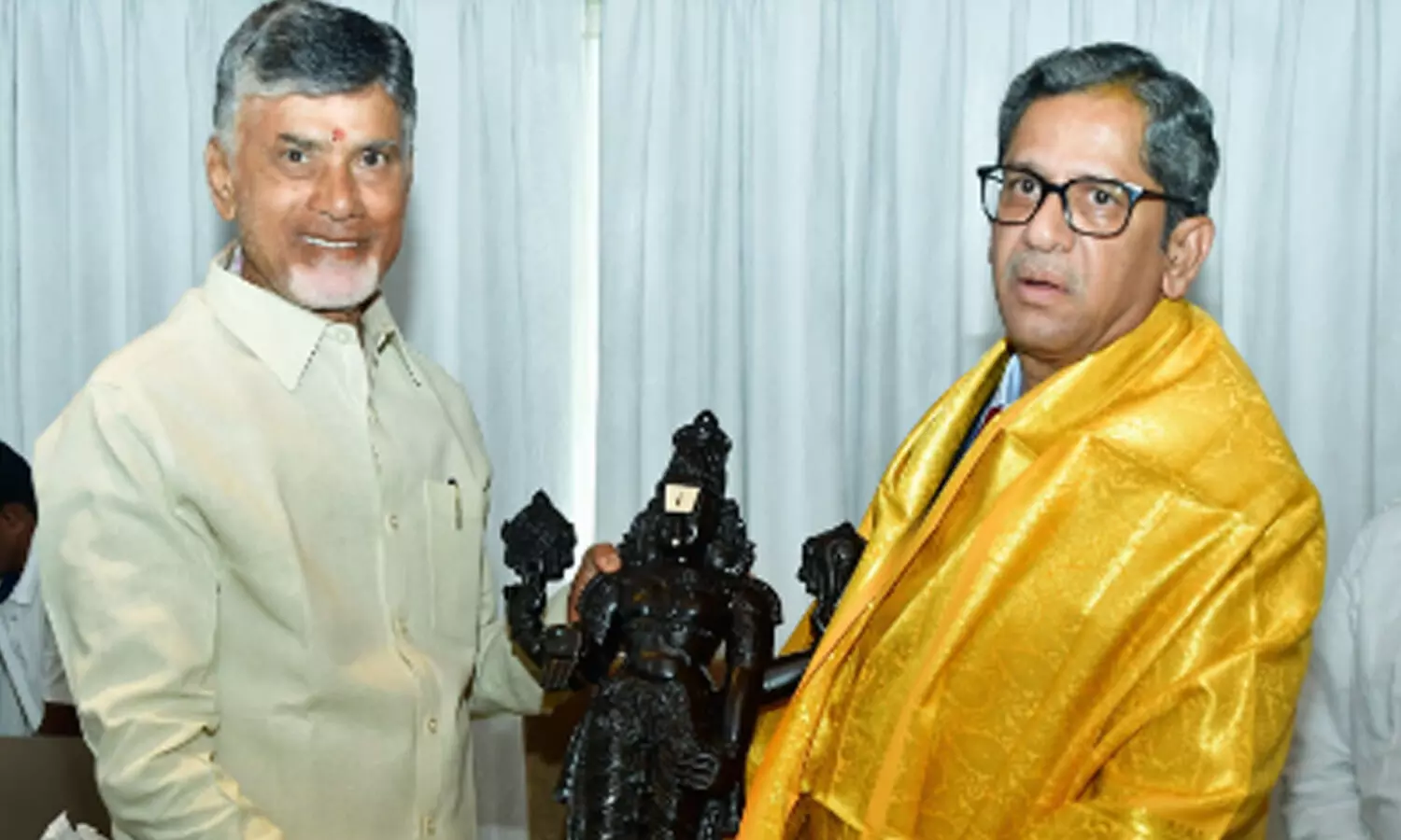 చీఫ్ జస్టిస్ ను కలిసిన చంద్రబాబు