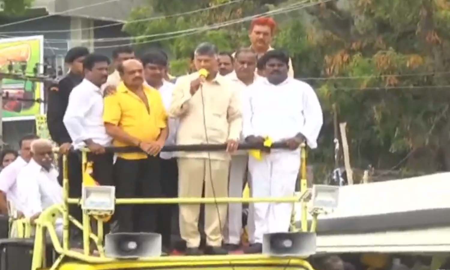 కుప్పంలో అరెస్ట్ లు.. బాబు వెళ్లిన వెంటనే? police are arresting