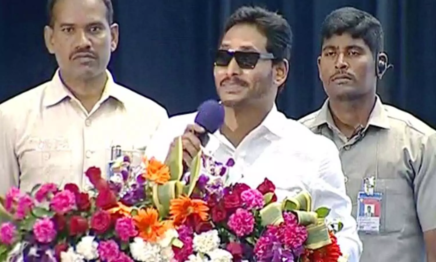 ఏపీలో ప్లాస్టిక్ ఫ్లెక్సీలపై నిషేధం ఏపీలో ప్లాస్టిక్ ఫ్లెక్సీలపై నిషేధం