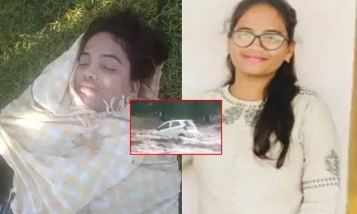 వాగులో కొట్టుకుపోతున్న కారు.. కుటుంబాన్ని కాపాడి తనువు చాలించిన యువతి