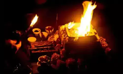 సత్య సాయి జిల్లాలో 16 ఏళ్ల బాలికను పెళ్లి చేసుకున్న 62 ఏళ్ల జడల స్వామి