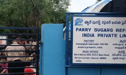 కాకినాడ షుగర్ ఫ్యాక్టరీలో మళ్లీ ప్రమాదం.. ఇద్దరు మృతి