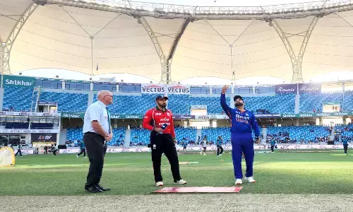 టాస్ గెలిచి ఫీల్డింగ్ ఎంచుకున్న హాంగ్ కాంగ్.. భారత జట్టులో ఎవరిని తప్పించారంటే